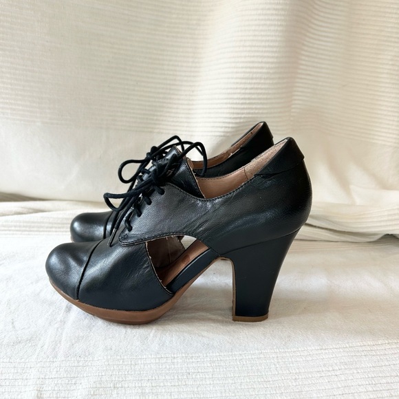 Miz Mooz Hollis Lace Up Heels - Picture 4 of 14